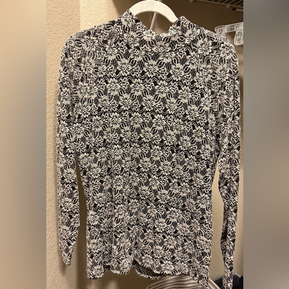 Sundance - Elegant Black and White Lace Top